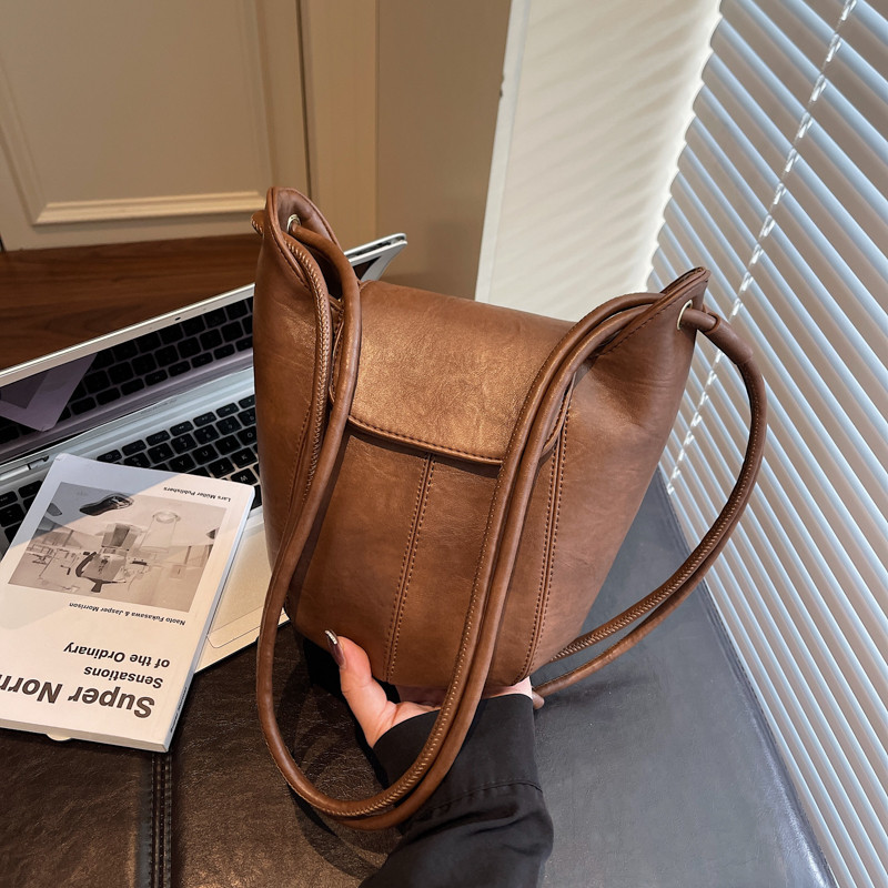 2025小众设计新款女士水桶包休闲简约高级感百搭通勤时尚单肩小包,淘宝优惠券,粉丝福利购,淘宝优惠卷