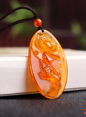 天然玉髓俏色荷花吊坠