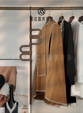 女士衣帽间软装搭配道具服饰