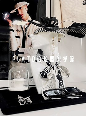 样板房女士衣帽间轻奢软装搭配