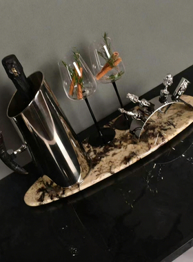 轻奢样板间售楼处酒柜装饰摆件