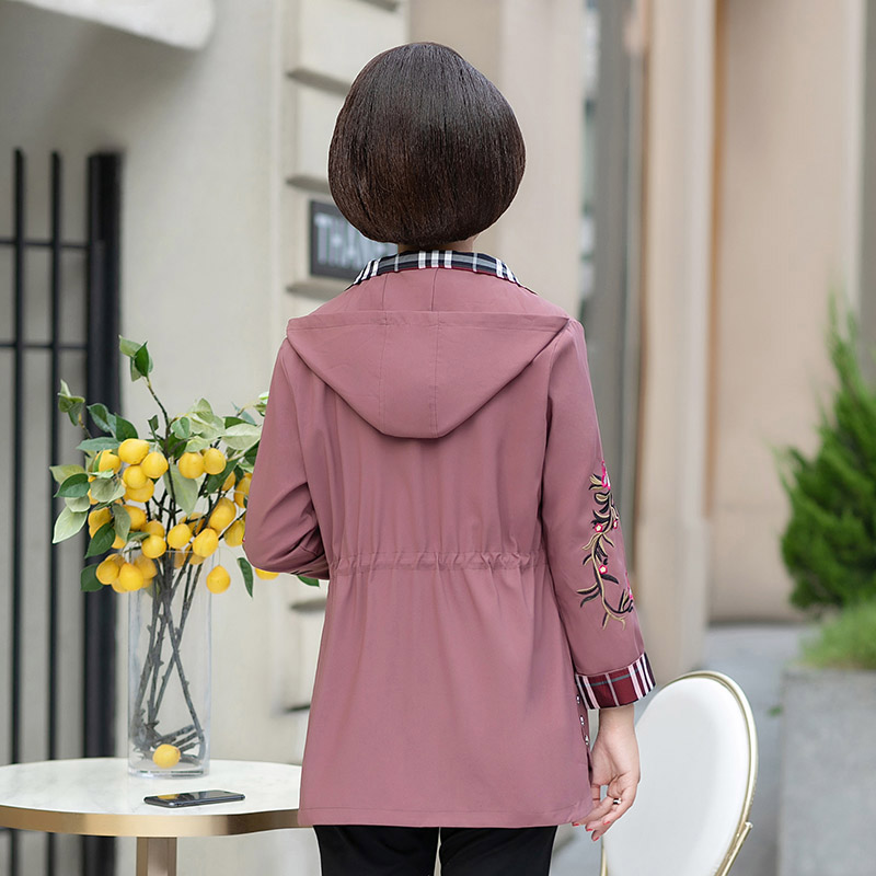 中老年洋气风衣 50 岁 40 新款中年女装春秋季上衣服 2019 妈妈秋装外套 中老年洋气风衣 50 岁 40 新款中年女装春秋季上衣服 2019 妈妈秋装外套