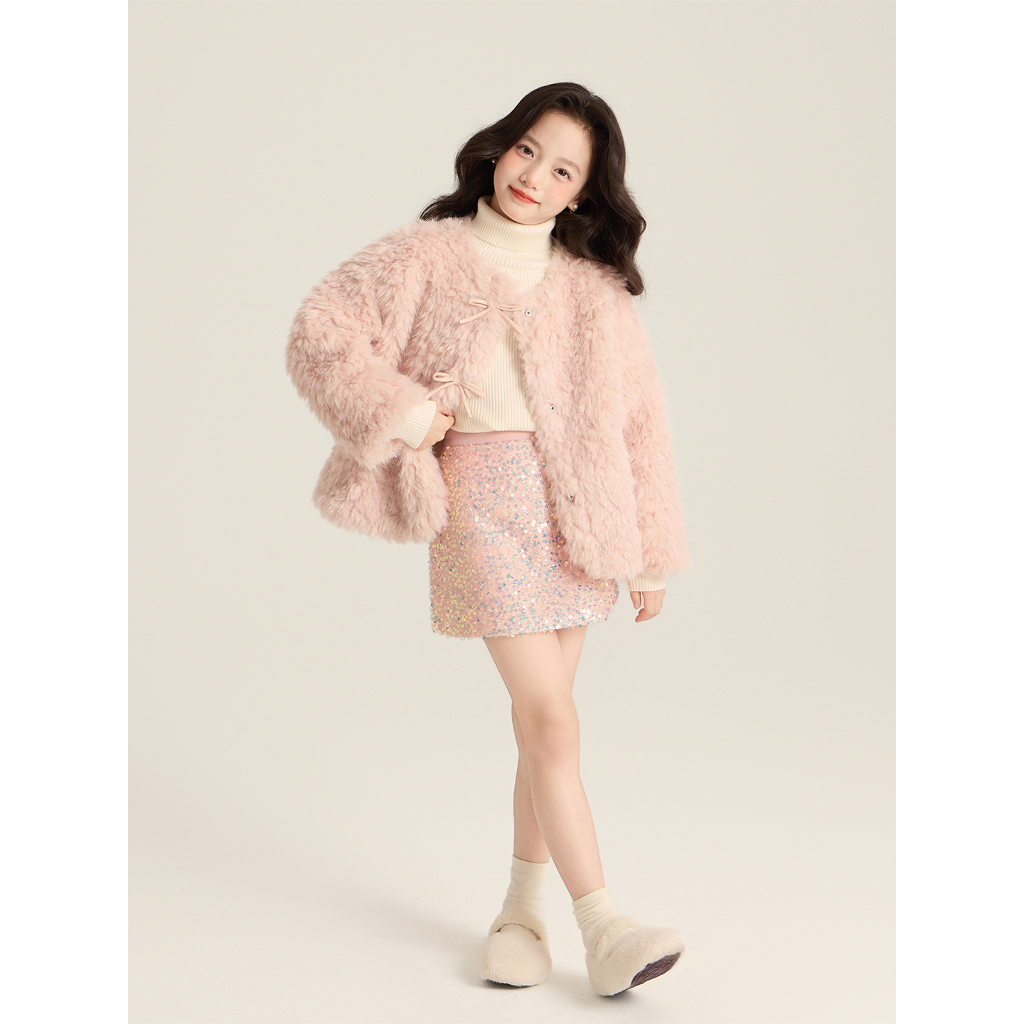 Amybaby女童上衣冬季2025新款简约保暖加厚蝴蝶结一体皮草外套 - 图2