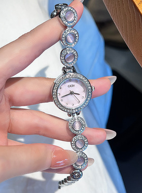 新式手链表小众高颜值轻奢贝珠女表高级感贝母面石英手表