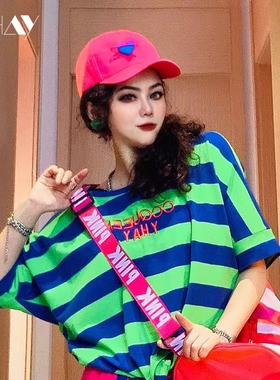 YHAY女彩色桃心别针鸭舌帽