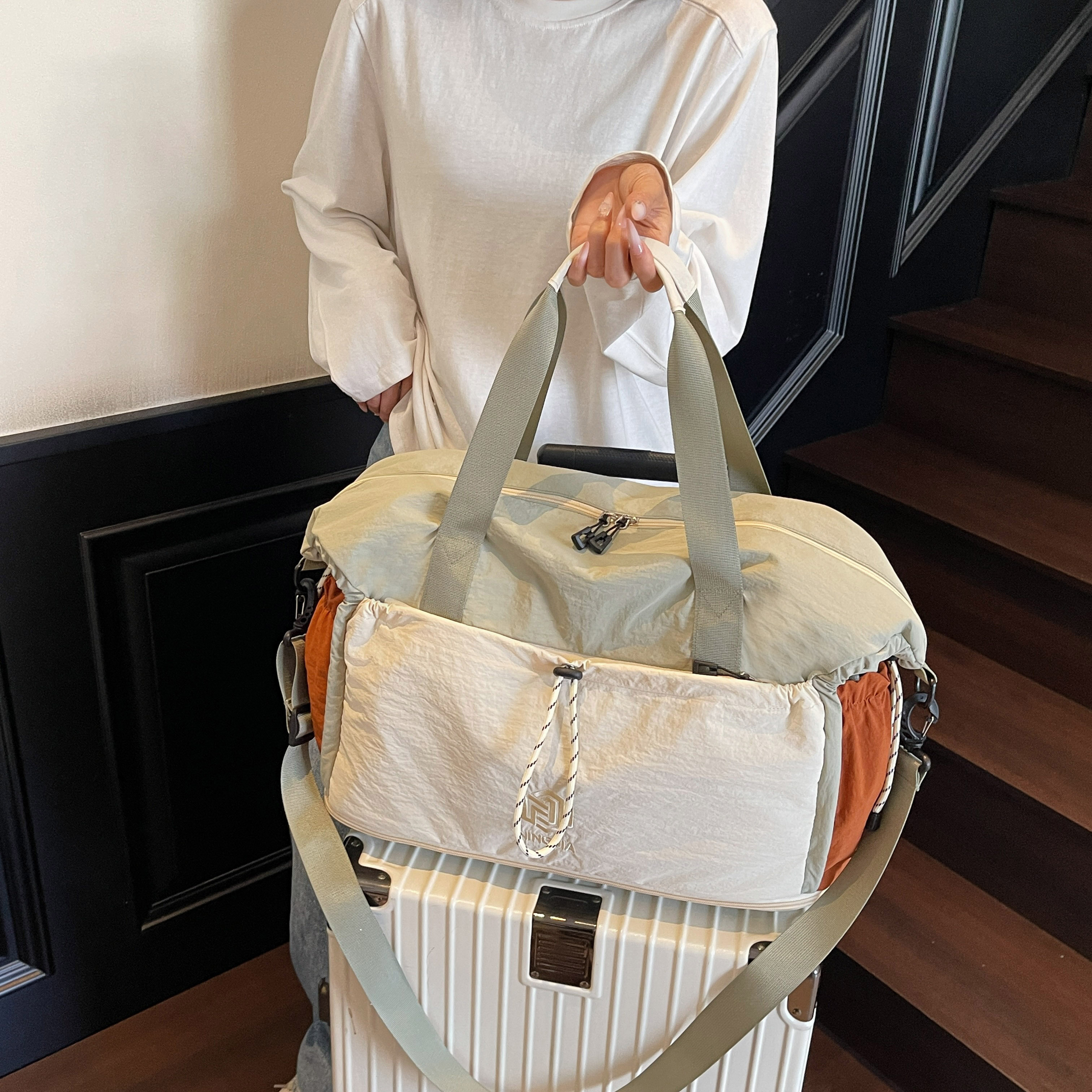 大容量旅行包女短途手提出差轻便行李袋男收纳斜挎运动游泳健身包