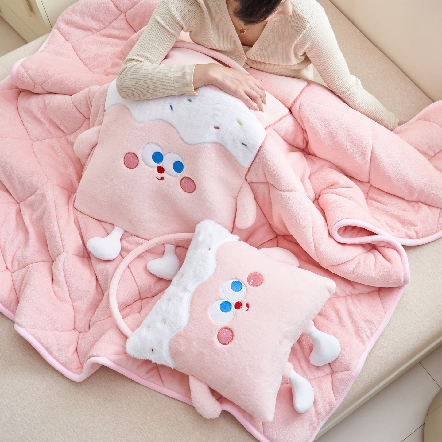 抱枕被子两用加厚办公室午睡枕头折叠毯子二合一汽车沙发靠枕车载 - 图1