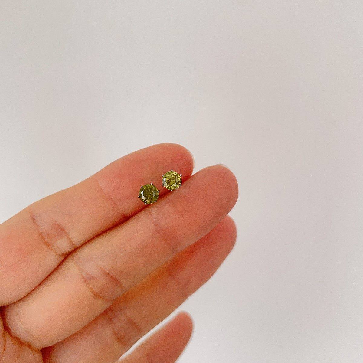 吾岸樊霄云旗同款镶钻耳钉时尚百搭简约轻奢钛钢橄榄绿六爪耳饰潮,淘宝优惠券,粉丝福利购,淘宝优惠卷