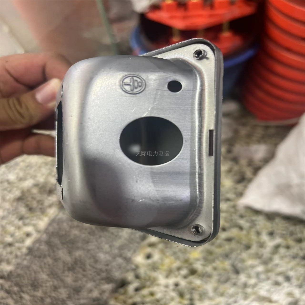 YT台式电机接线盒台湾东元电机YT90 100 47孔距 50孔距 3KW铁皮盒,淘宝优惠券,粉丝福利购,淘宝优惠卷