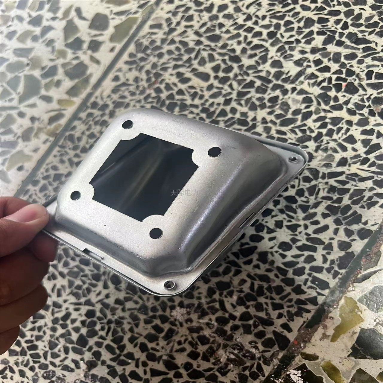 YT台式电机接线盒台湾东元电机YT90 100 47孔距 50孔距 3KW铁皮盒,淘宝优惠券,粉丝福利购,淘宝优惠卷