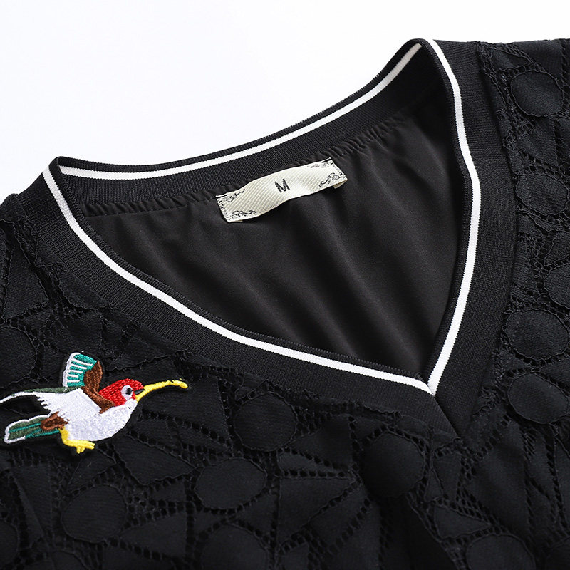 绣花大码宽松百搭v领2020连衣裙 云妃秀大码女装