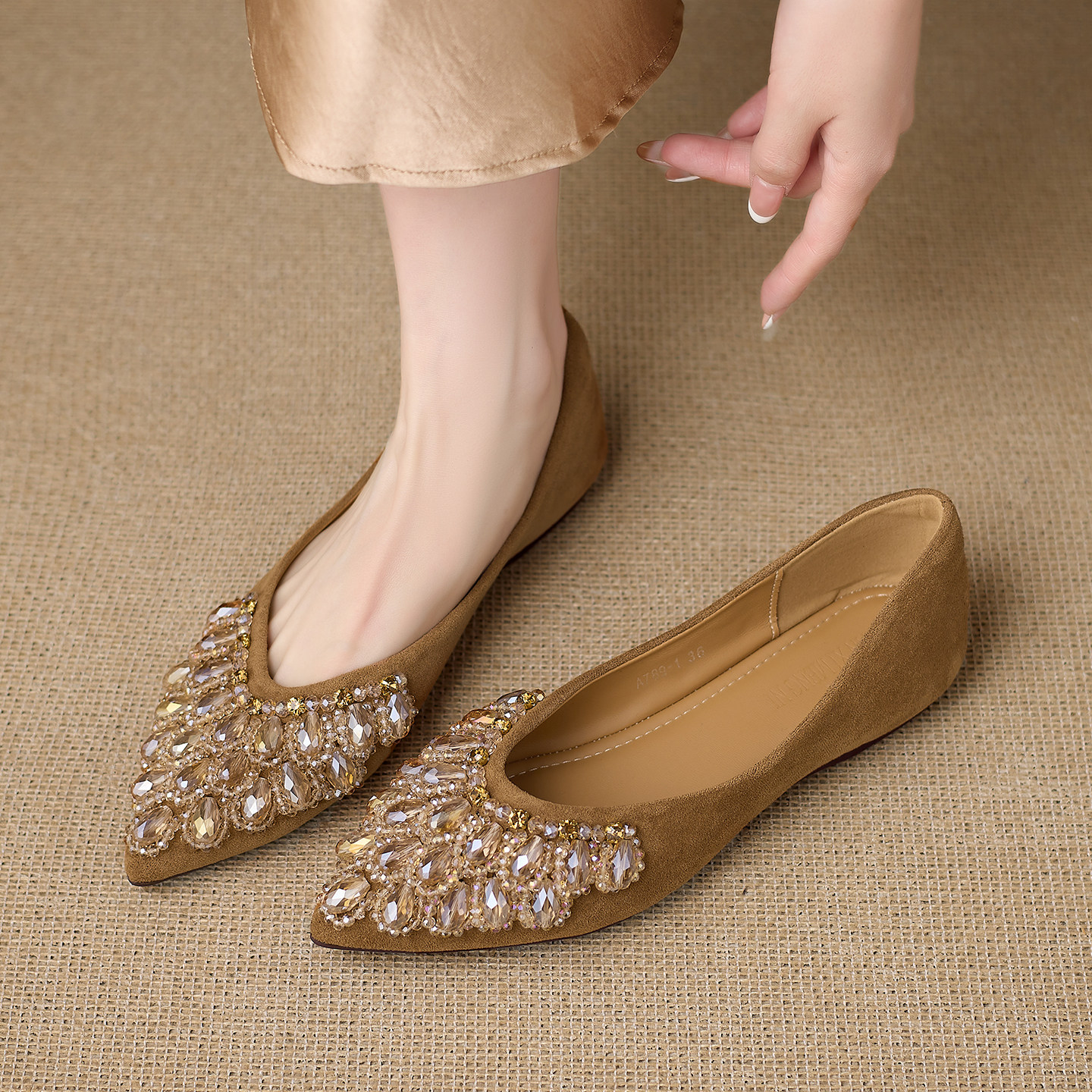 2026早春新款巨好看气质法式尖头小单鞋女浅口平底鞋不累脚伴娘鞋,淘宝优惠券,粉丝福利购,淘宝优惠卷