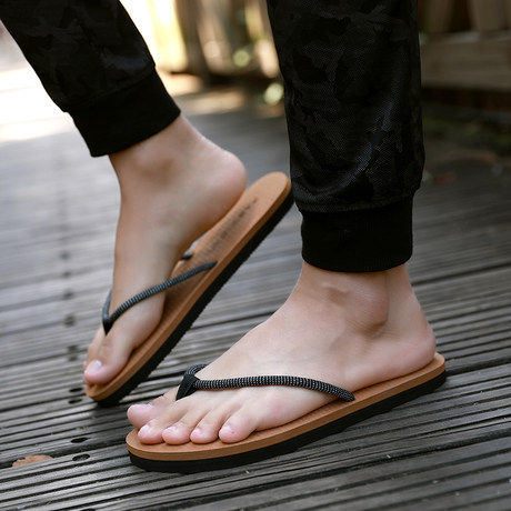 trendy mens flip flops