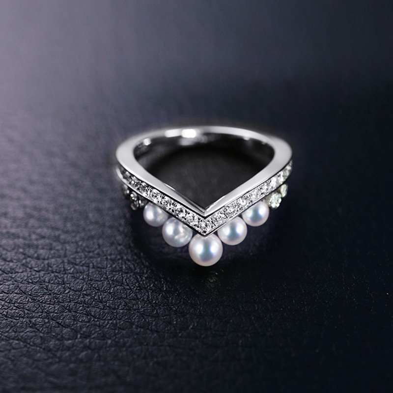 Valentine's Day gift for Queen Josephine's coronation, the same style 18k gold water drop crown set V ring pearl diamond ring