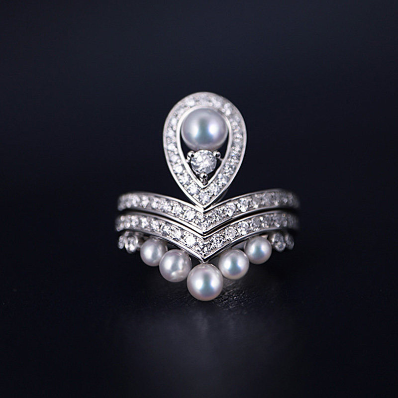 Valentine's Day gift for Queen Josephine's coronation, the same style 18k gold water drop crown set V ring pearl diamond ring
