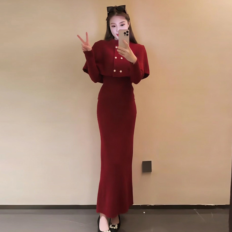 孕妇连衣裙2025秋冬季新款时尚新年战袍红色斗篷毛衣打底裙两件套,淘宝优惠券,粉丝福利购,淘宝优惠卷