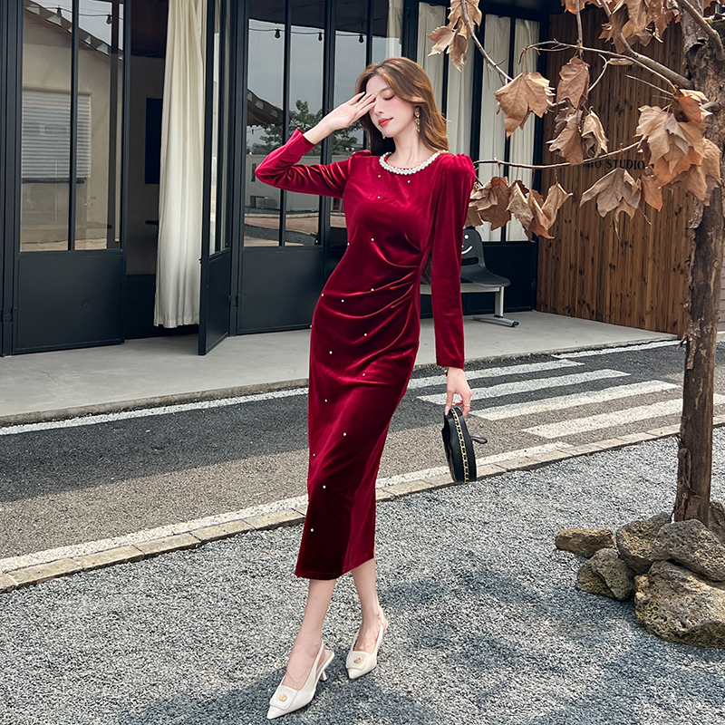 秋季新款金丝绒连衣裙礼服高端轻奢高级感钉珠圆领长袖包臀长裙 - 图3
