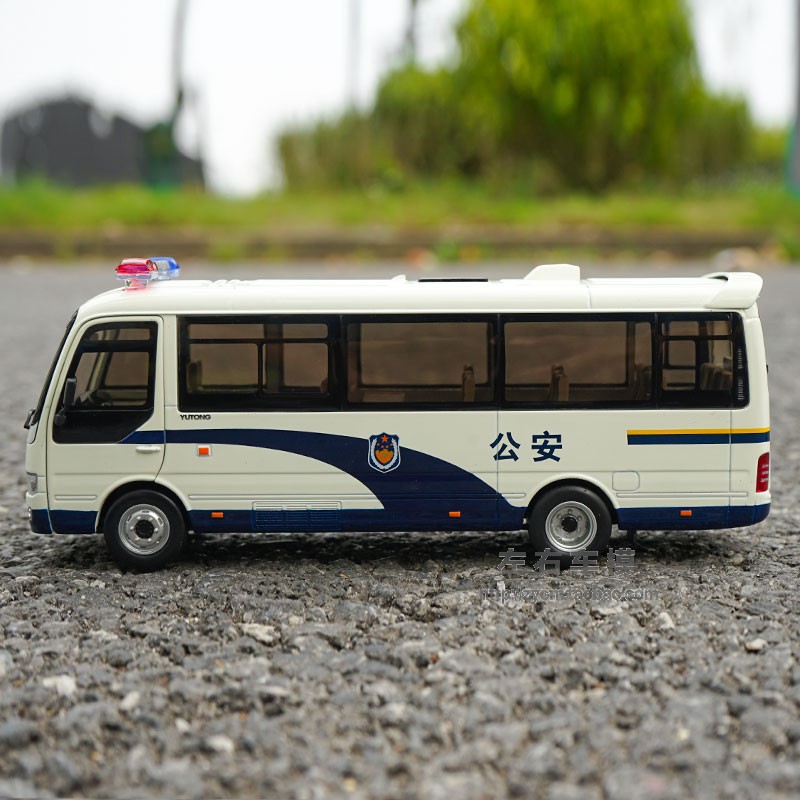 原厂  1：32 宇通客车 T7 商务车 宇通考斯特 警车公安版巴士模型 - 图0