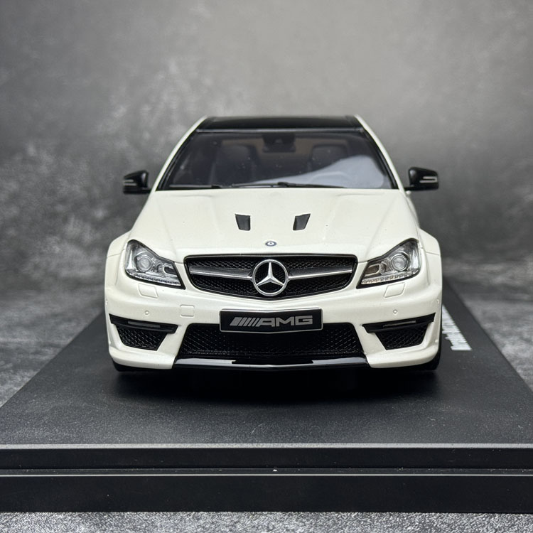 GT SPIRIT 1:18 奔驰C63 AMG (W204)  2014 汽车模型  GT899 - 图2