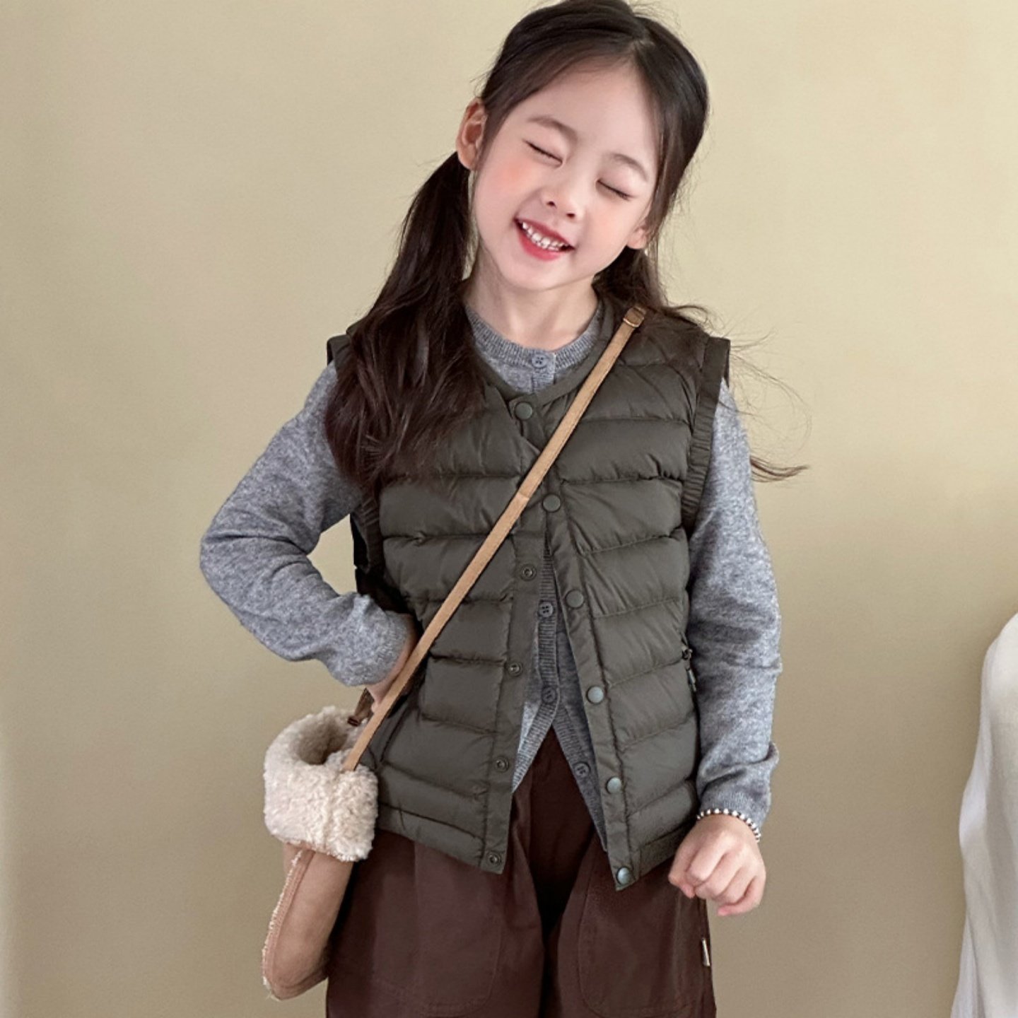 女童羽绒马甲外穿秋冬2025新款儿童校服神器冬季中大童白鸭绒背心,淘宝优惠券,粉丝福利购,淘宝优惠卷