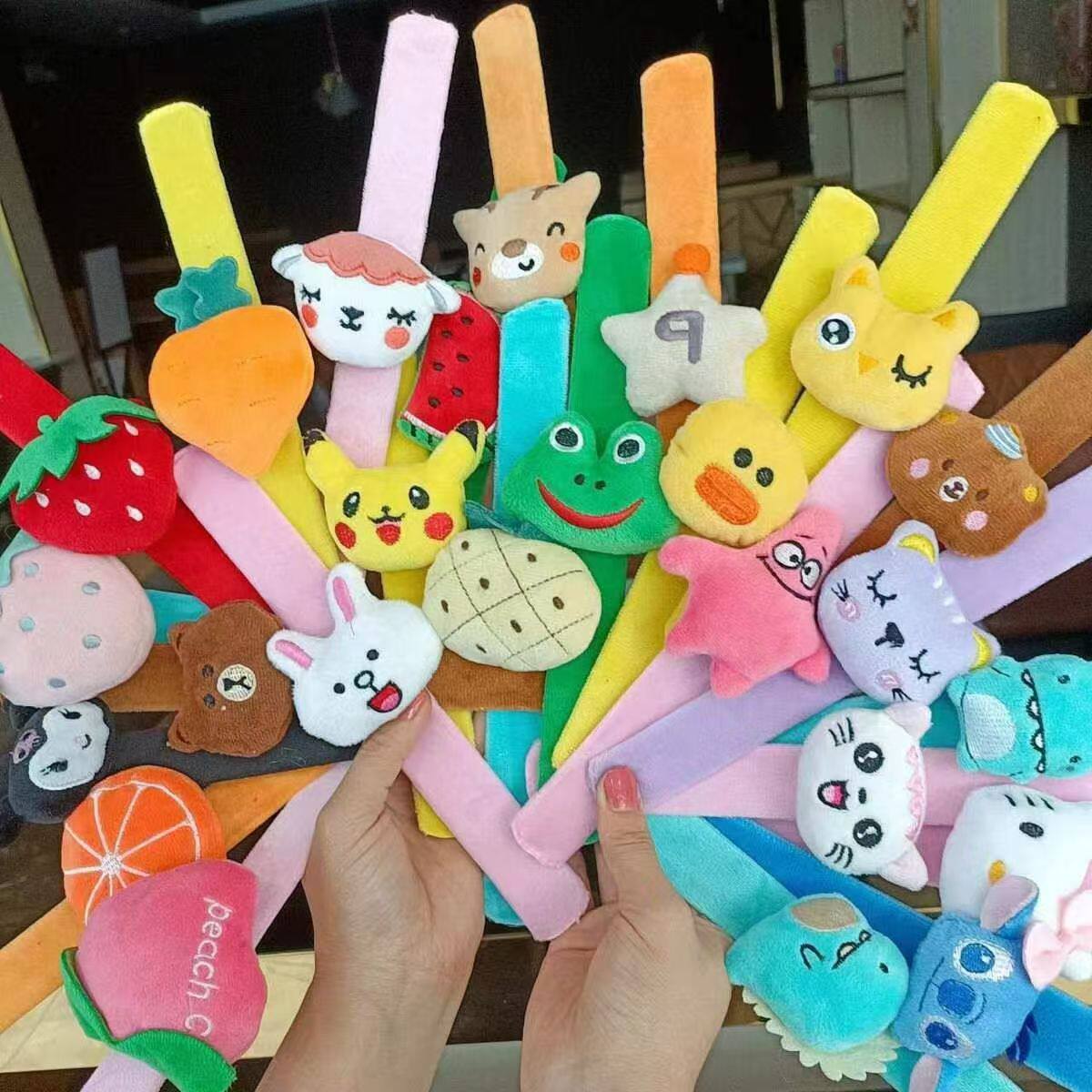 卡通毛绒啪啪圈可爱装饰拍拍手环幼儿园儿童活动礼物结婚创意礼品