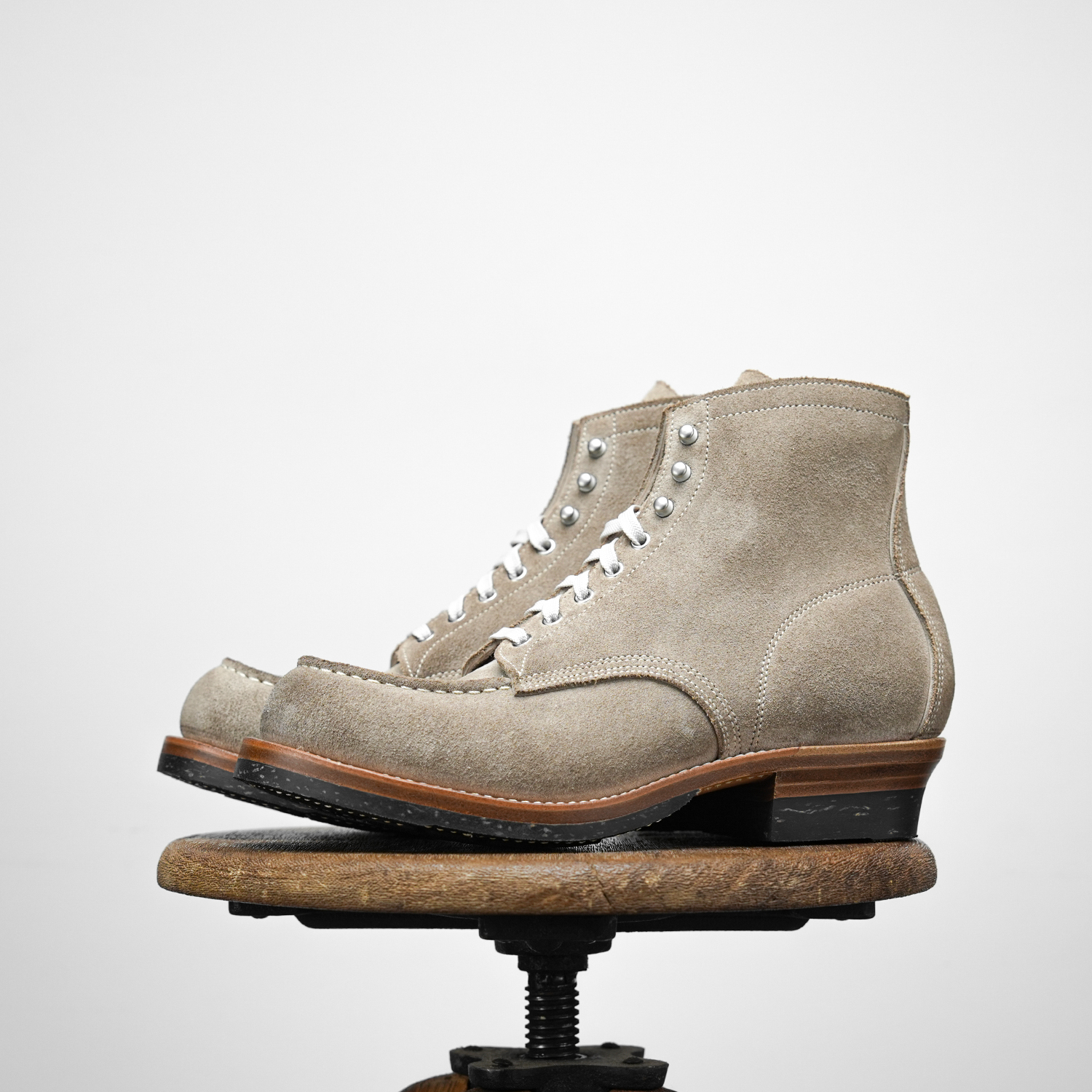 强尼制靴 Moctoe莫卡辛马克缝金尊翻毛牛皮工装靴高帮固特异男鞋 - 图2