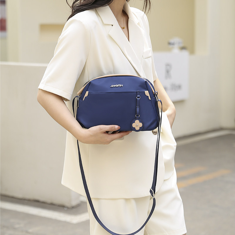 2023新款大容量时尚百搭防水斜挎包 blingring女士包袋