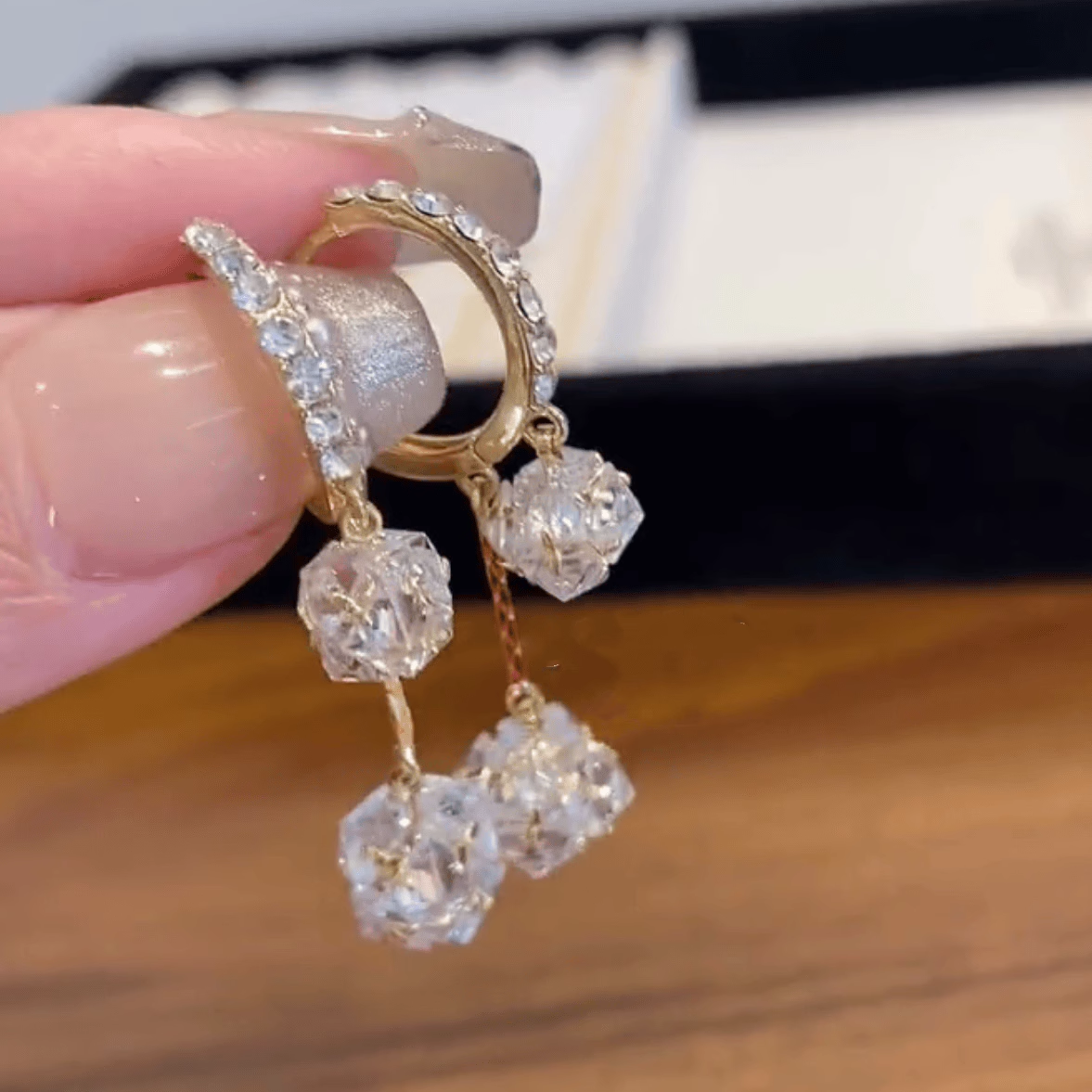 轻奢高级感锆石球球流苏耳环女小众气质精致百搭满钻耳扣时尚耳饰,淘宝优惠券,粉丝福利购,淘宝优惠卷