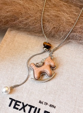 木质小马项链女生2025新款