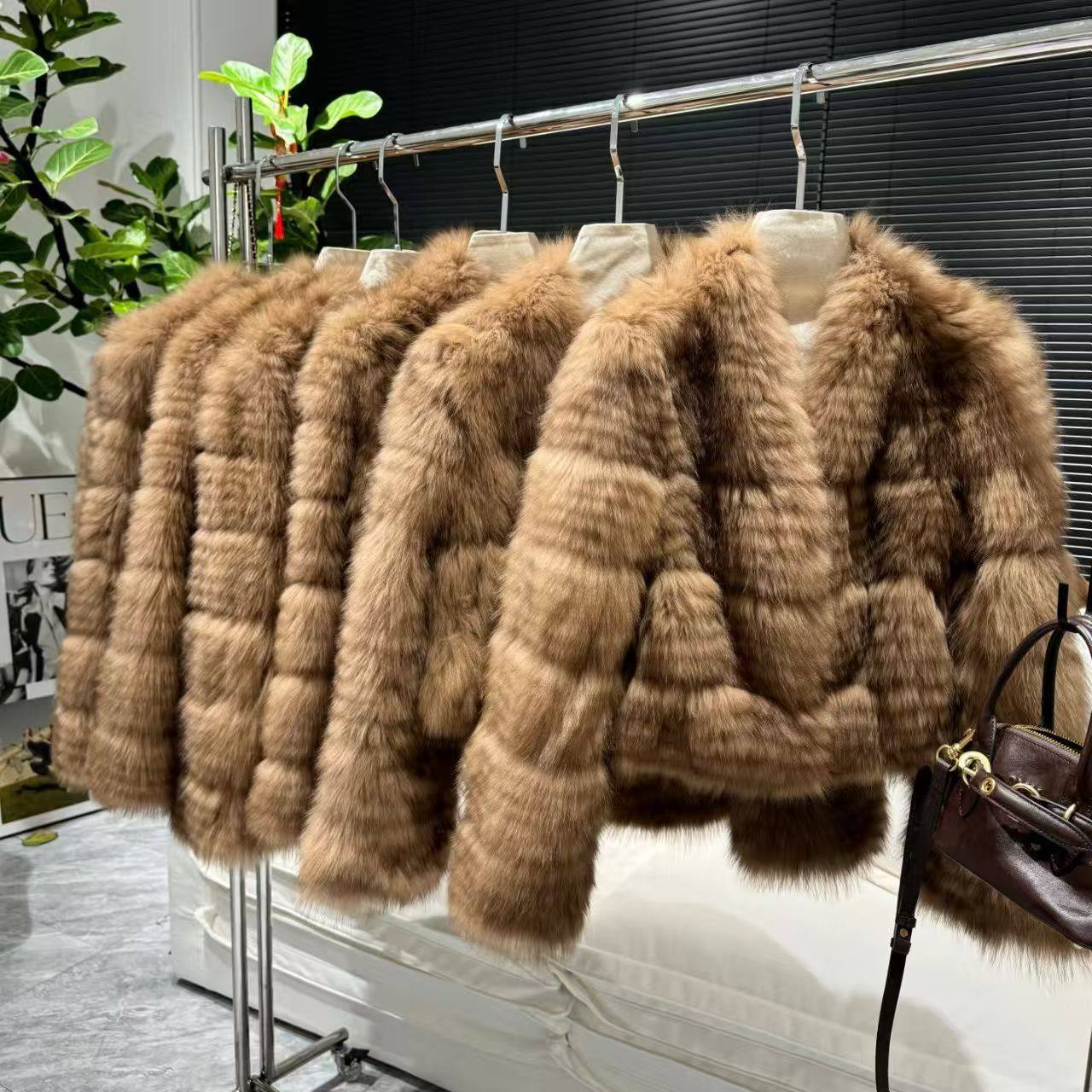 爆款银蓝狐狸毛环保皮草外套女短款横条工艺高级感洋气毛毛大衣,淘宝优惠券,粉丝福利购,淘宝优惠卷