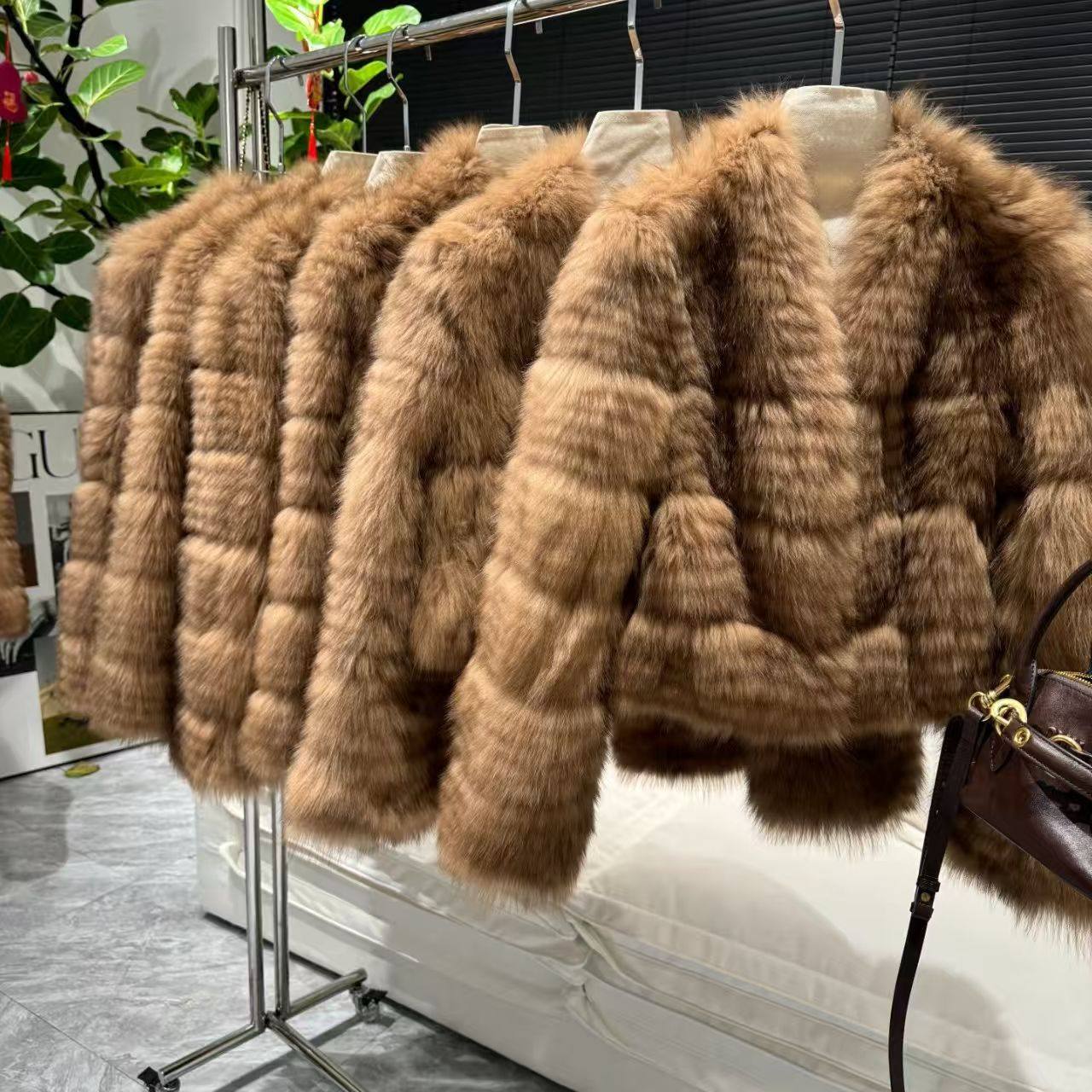 爆款银蓝狐狸毛环保皮草外套女短款横条工艺高级感洋气毛毛大衣,淘宝优惠券,粉丝福利购,淘宝优惠卷