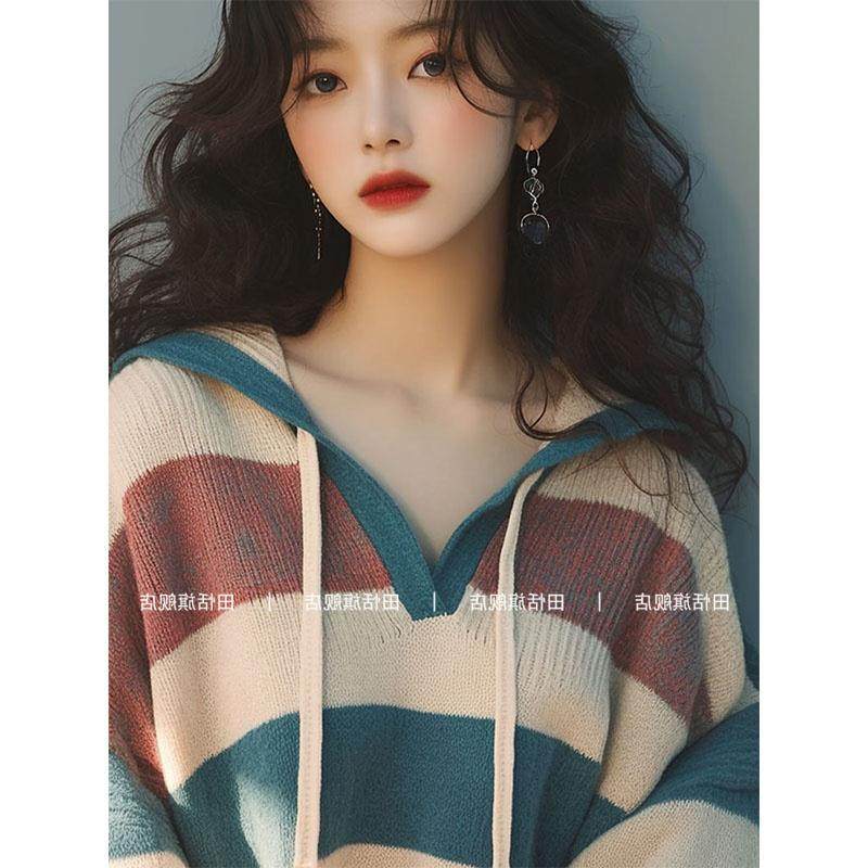 早秋新款韩系穿搭毛衣女慵懒高级感绿色v领条纹拼色针织连帽上衣,淘宝优惠券,粉丝福利购,淘宝优惠卷