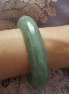 56圈老种冰绿底翡翠手镯