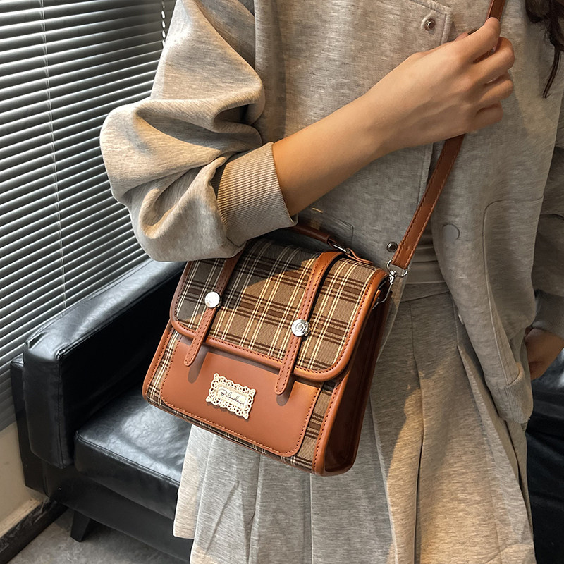 复古撞色格纹学院风包包女2025新款秋冬单肩包小众学生上课双肩包,淘宝优惠券,粉丝福利购,淘宝优惠卷