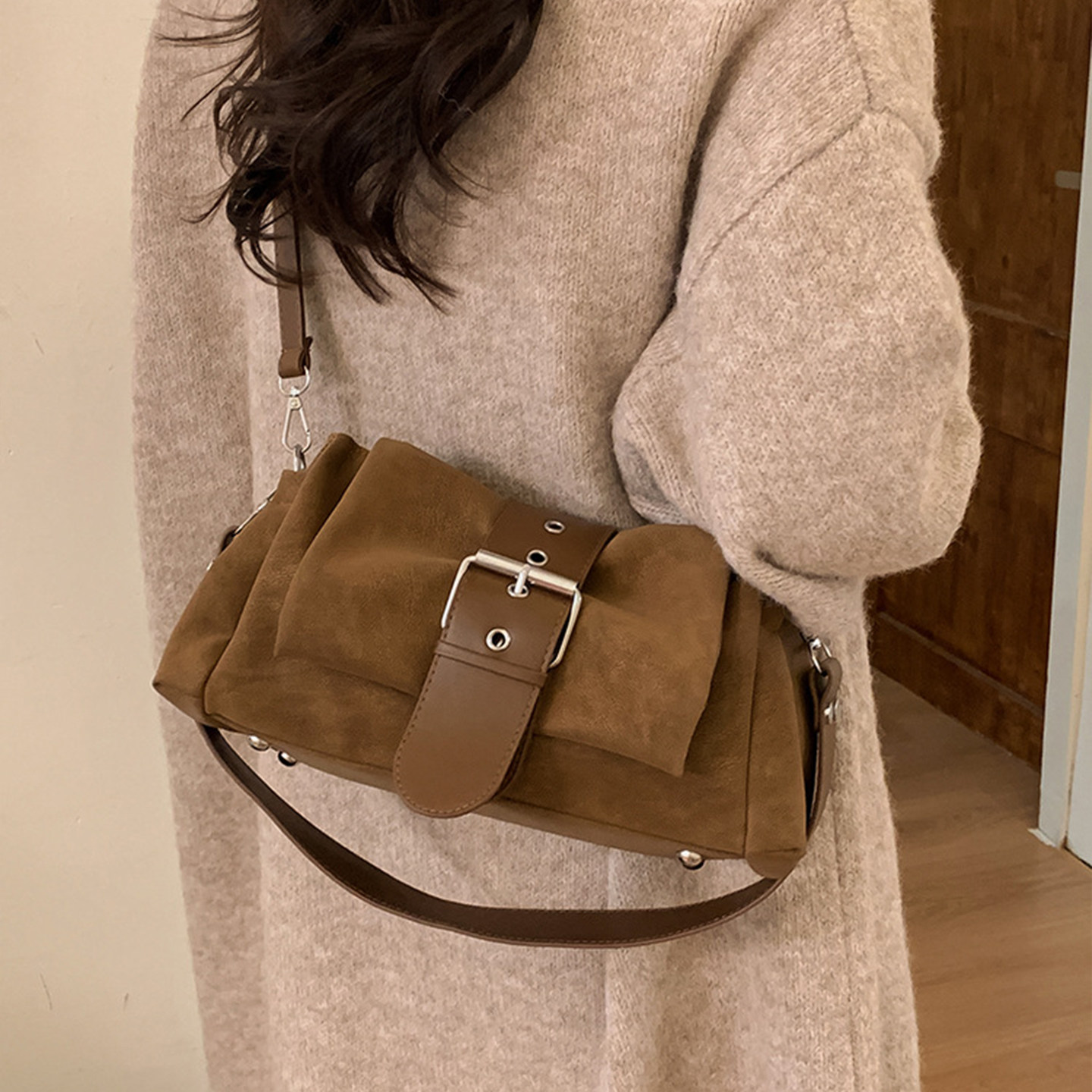 2025冬季新款小众设计手提包女高级感皮带扣单肩腋下包百搭斜挎包,淘宝优惠券,粉丝福利购,淘宝优惠卷