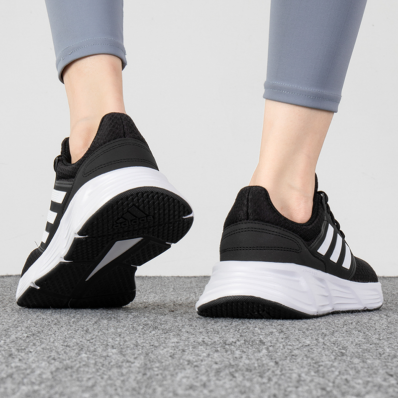 adidas阿迪达斯跑步鞋女子2024夏季新款轻便减震休闲运动鞋-图1