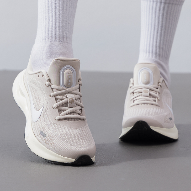 NIKE耐克女鞋2025新款JOURNEY RUN透气跑步鞋缓震运动鞋GJ7765 - 图1