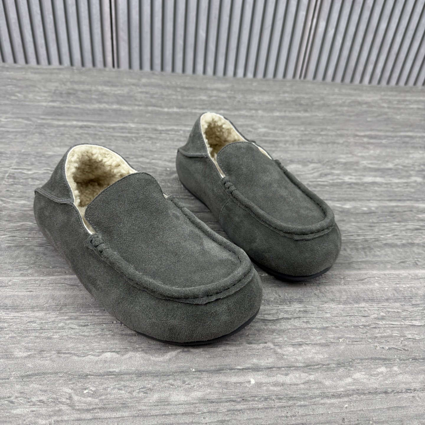 乐魔2025冬季新款欧货欧洲站真皮女鞋低跟平底圆头加绒羊毛豆豆鞋,淘宝优惠券,粉丝福利购,淘宝优惠卷