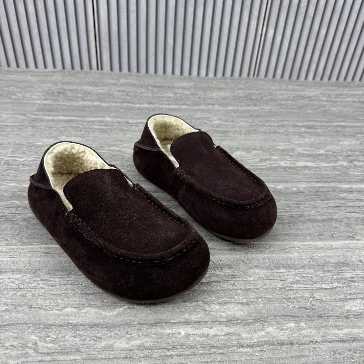 乐魔2025冬季新款欧货欧洲站真皮女鞋低跟平底圆头加绒羊毛豆豆鞋,淘宝优惠券,粉丝福利购,淘宝优惠卷