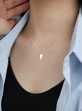 S925纯银小鱼饼干项链女韩系ins简约个性咸鱼吊坠锁骨链