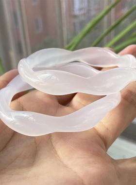 瑞丽女玉髓玛瑙镯子白冰