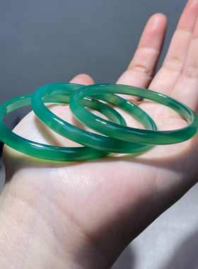 纤纤素手天然绿玉髓冰透手镯