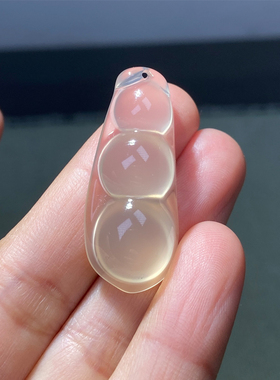 纤纤素手天然玛瑙玉髓福豆吊坠