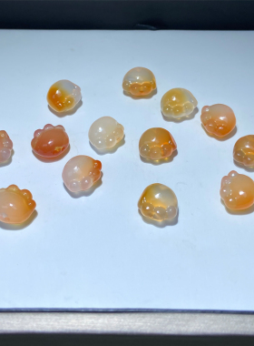 纤纤素手天然玛瑙玉髓猫爪项坠