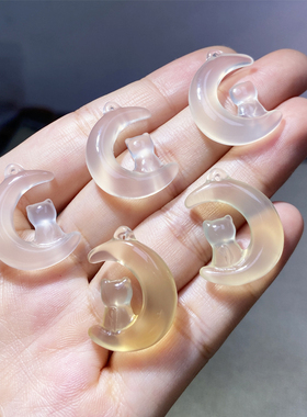 月牙招财猫天然冰透玉髓月亮项坠