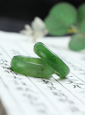 窄版乌兰海苹果绿和田玉碧玉戒指