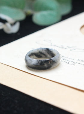 和田玉籽料黑白俏色戒指