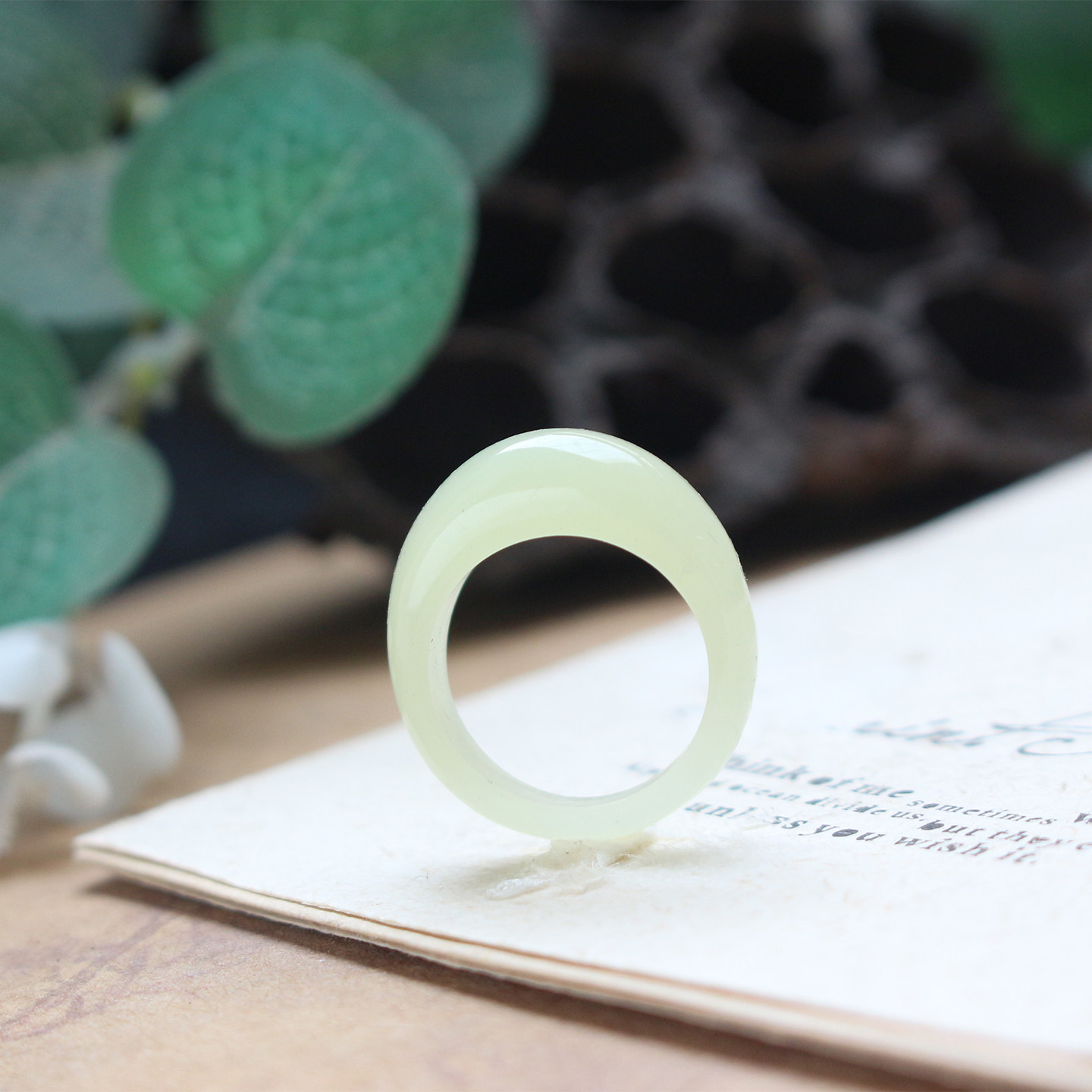 Simple and stylish Hetian jade yellow steamed bun ring