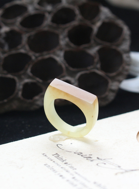 简约时尚和田玉糖白玉马鞍戒指