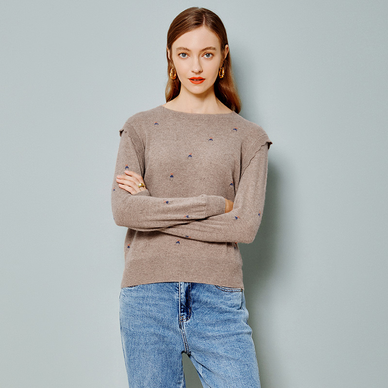 皮皮狗秋冬新款圆领无染色羊绒衫定位绣花套头女宽松舒适针织羊绒 - 图1